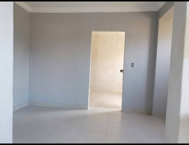 4 BEDROOM FREESTANDING FOR SALE IN HEUWELOORD